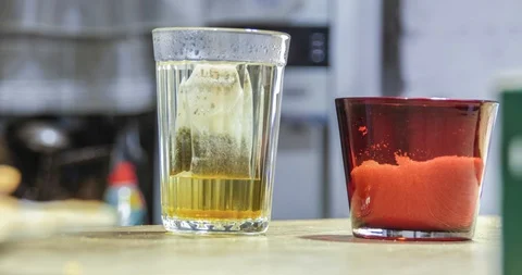 Timelapse of the process of pouring boiling water and preparing delicious tea Stock-Footage 129595392