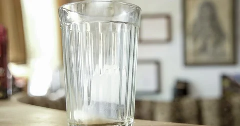 Timelapse of the process of pouring boiling water and preparing delicious tea Stock-Footage 129595520