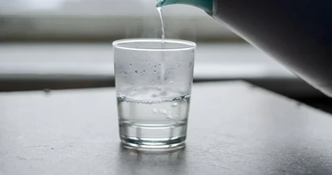 Timelapse of the process of pouring boiling water and preparing delicious tea Stock-Footage 129601124