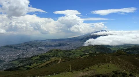 Timelapse of Quito, city in the clouds Video stock 10838483