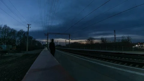 Timelapse of a railway, a train with a stop platform Vídeos de archivo 129609563