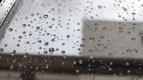 Timelapse of Raindrops on the Window with Clouds in the Background Stockbeeldmateriaal 321901604