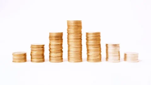 Timelapse of raising and decreasing stacks of coins 库存影片 86451734