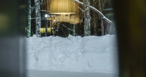 Timelapse of reality through reflection in the glass of a beautiful cityscape Vídeos de archivo 129614244