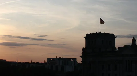 Timelapse of the Reichstag in Berlin at sunset Stock Footage 59879117