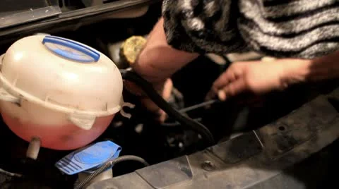 Timelapse replacing the fuel filter on a car. 動画素材 8962328