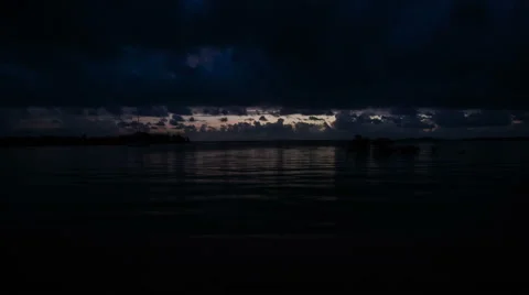 Timelapse of the rising sun over a beach in the Bahamas Video stock 40048259