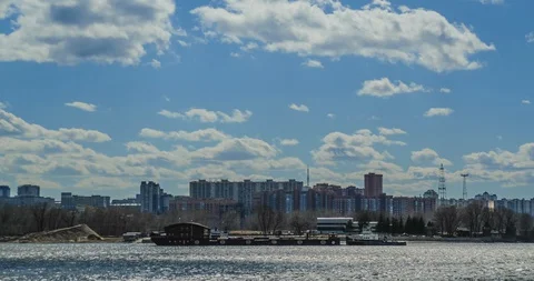 Timelapse of a river with small waves and ripples, a green forest Stock-Footage 129542592