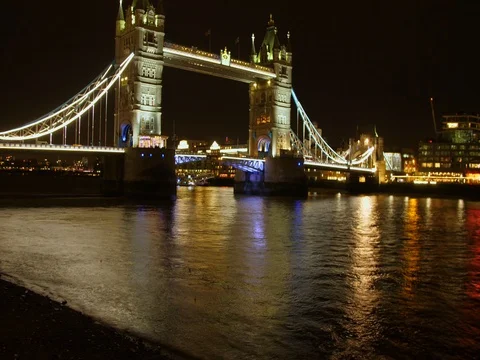 Timelapse of River Thames and Tower Bridge in the evening. Stock Footage 83139636