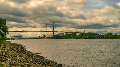 Timelapse of river traffic on the Köhlbrand, a secondary branch of the Elbe Stock-Footage 166314901