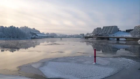 Timelapse of a river in winter Vídeos de archivo 268197219