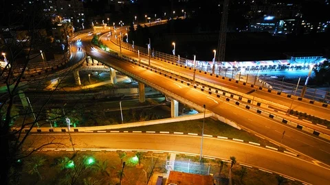 Timelapse of the road junction in Sochi. City traffic. Vidéo 105003464