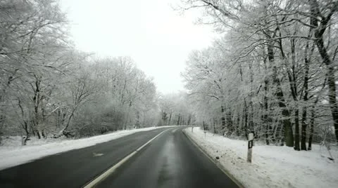 Timelapse road through winter forest Stockbeeldmateriaal 20498875