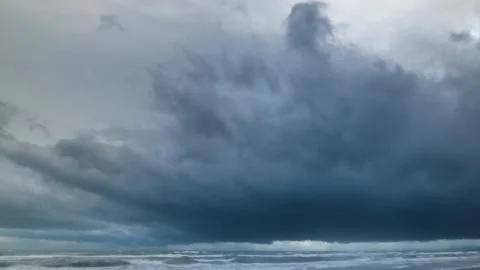 Timelapse of rough sea during a storm at the beach in Enoshima, Kanagawa 動画素材 131578380