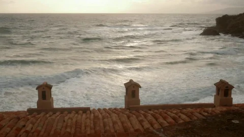 Timelapse Rough sea in front of an ancient italian village at sunset Video stock 102052202