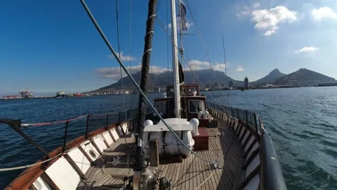 Timelapse Sailing from V&amp;A Waterfront Cape Town South Africa Vídeo Stock 340228770