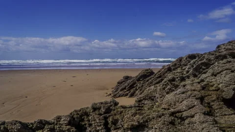 Timelapse on the sand with rocks in foreground Vídeo Stock 169433563