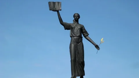 Timelapse of the sculptural composition «Science» in Belgorod Stock Footage 108253312