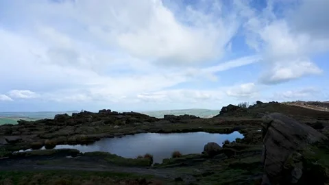 Timelapse of scurrying clouds at Doxey Pool, The Roaches in the Peak District 스톡 동영상 153833975