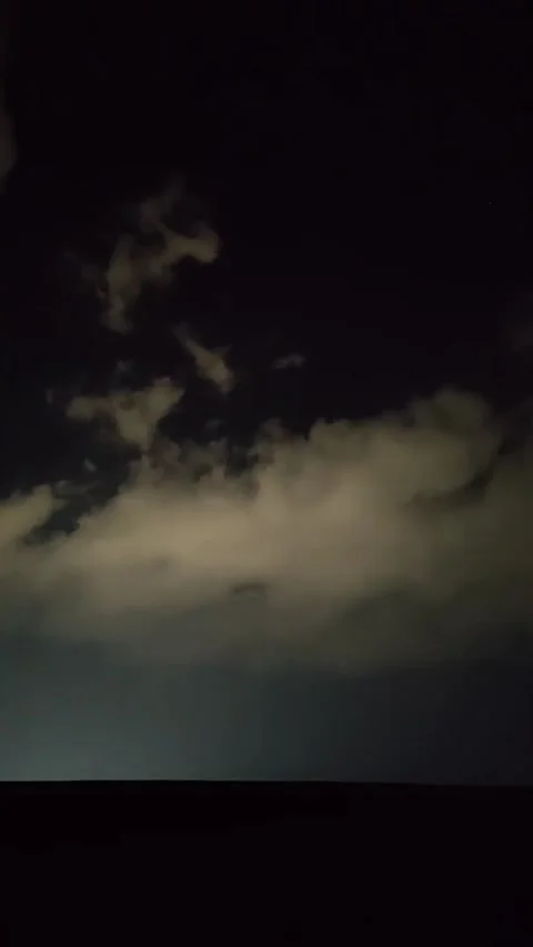Timelapse of a Sea of Clouds Drifting at Night over a Mountainous Landscape in 库存影片 337859368