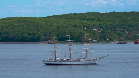 Timelapse of a seascape with a view of the sailing ship "Nadezhda". Stock-Footage 131195009