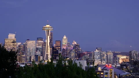 Timelapse of Seattle Skyline with Mount Rainier Transitioning form Day to Night Stock Footage 182503326