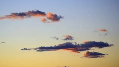 Timelapse sequence of clouds forming and dissipating near sunset 库存影片 126415279