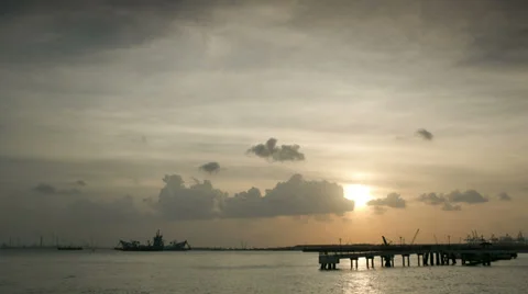 Timelapse of setting sun by the pier at dusk. Stock Footage 37563195