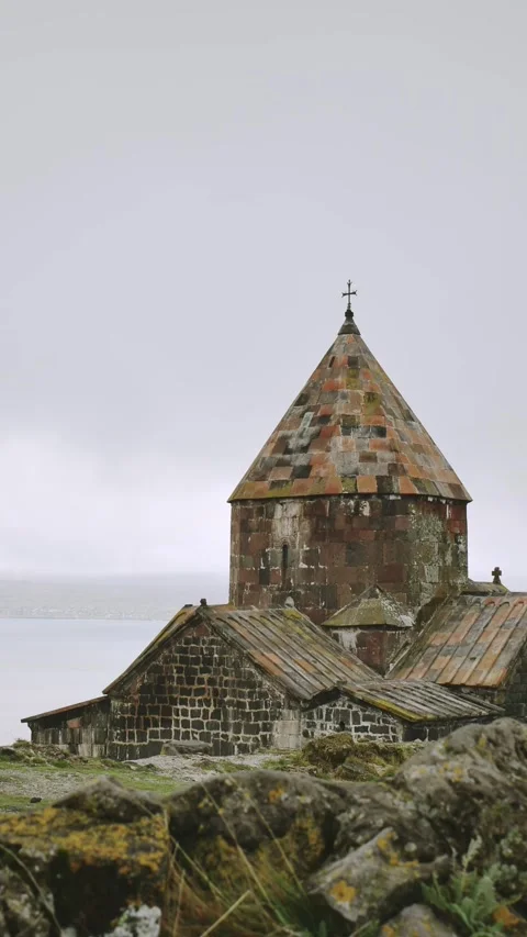 Timelapse Sevanavank monastic complex building with Sevan lake view. Penins.. Stockbeeldmateriaal 312087198