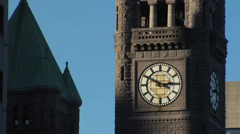 Timelapse of shadow moving across a clock tower Vídeo Stock 34480940