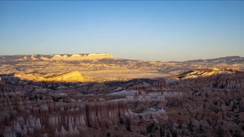 Timelapse of the shadows creeping over Bryce Canyon National Park at sunset Видео 303402879