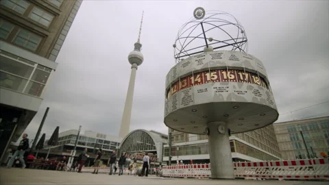 Timelapse shot of Berlin landmark atomic clock on alexanderplatz, overcast Stock Footage 161134464