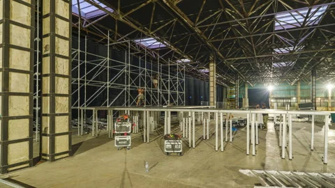 Timelapse shot of Large Indoor Stage Setup in Warehouse 스톡 동영상 319817184