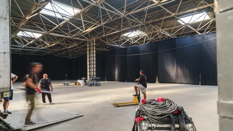 Timelapse shot of Large Indoor Stage Setup in Warehouse 스톡 동영상 319818301