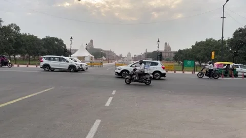 Timelapse shot of road traffic in front of Indian Parliament, New Delhi, India Video stock 291917512