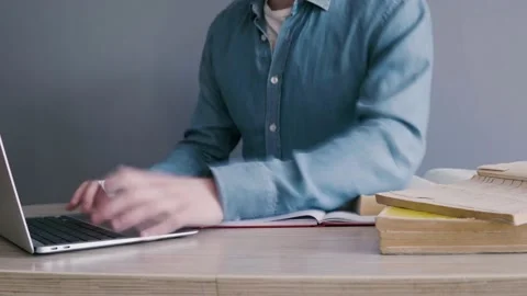 Timelapse showing a student studying for an exam Video stock 172527609