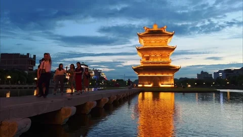 Timelapse of Silver Temple at located on a lake in Ninh Binh, Vietnam Video stock 206343314