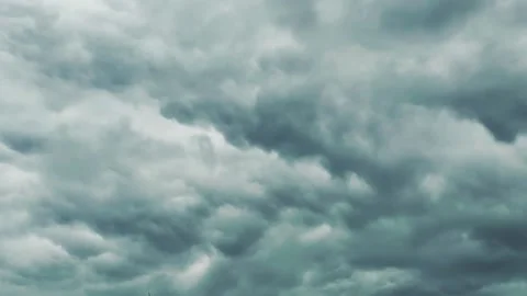 Timelapse sky and grey clouds. Dark clouds moving fast in Dramatic sky. Stormy 스톡 동영상 162192100