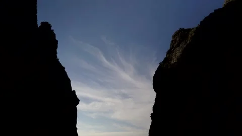 Timelapse of the sky between the mountains Stock-Footage 133007000