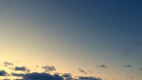 Timelapse sky with meteor shower of geminid Video stock 83387699
