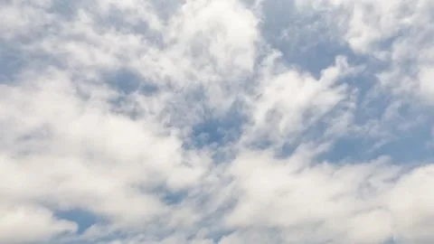 Timelapse of soft white clouds in a blue sky on a sunny day Video stock 320920623