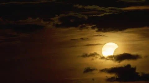 Timelapse of a solar eclipse. The movement of the sun Vídeos de archivo 342717636