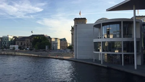 Timelapse of Spree river at Bundestag, Berlin Video stock 71770802