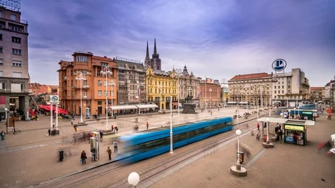 Timelapse of square Ban Jelacic in Zagreb Video stock 74369622