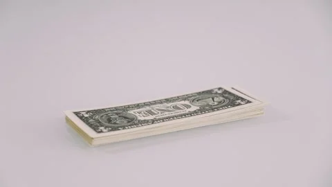 Timelapse of Stacks of Money Decreasing 库存影片 289070278