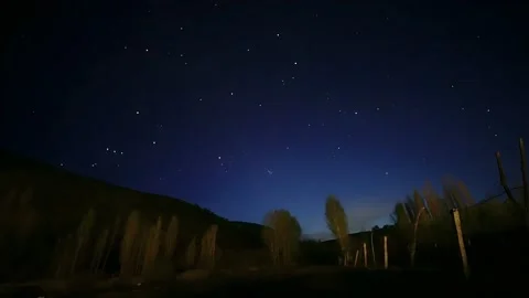Timelapse: Starry Night Sky Over Rural Chinese Landscape with Moving Stars 스톡 동영상 336764463