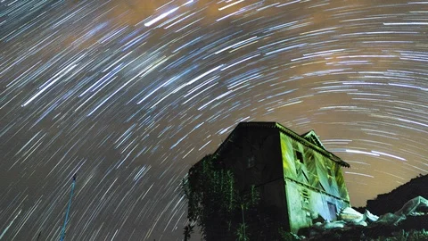 Timelapse Startrail of Abandon House At Cameron Highland,Malaysia. Stock-Footage 106019875