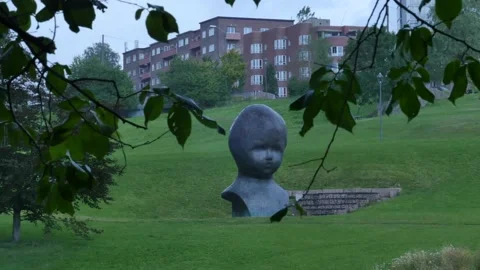Timelapse of statue called the head in rain Stock Footage 159199901