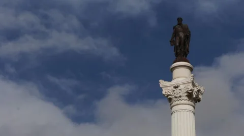 Timelapse of a statue in downtown Lisbon 動画素材 69008863