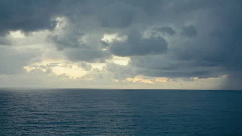 Timelapse of Storm Clouds Rolling Over the Ocean Vídeo Stock 331115555
